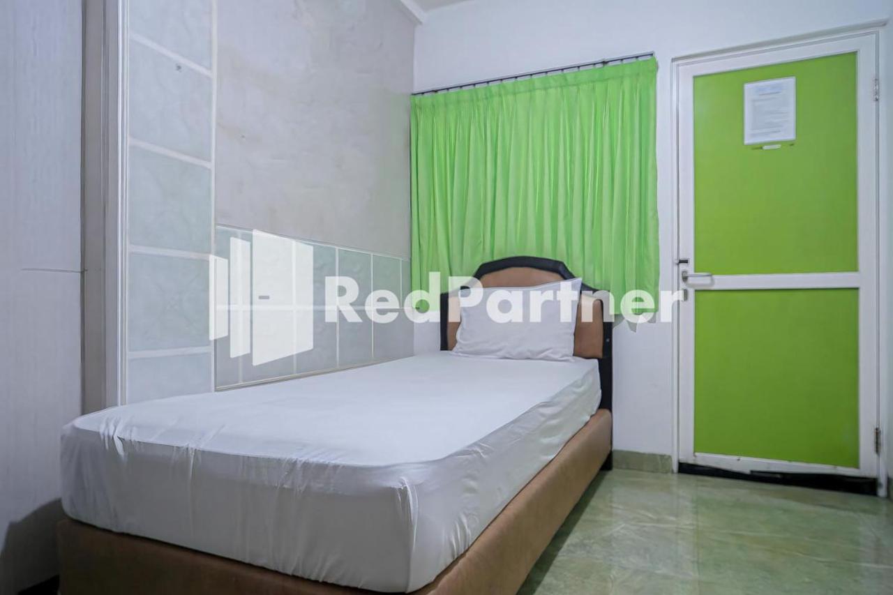 Pondok Hijau Syariah Mitra Reddoorz At Citraland スラバヤ エクステリア 写真