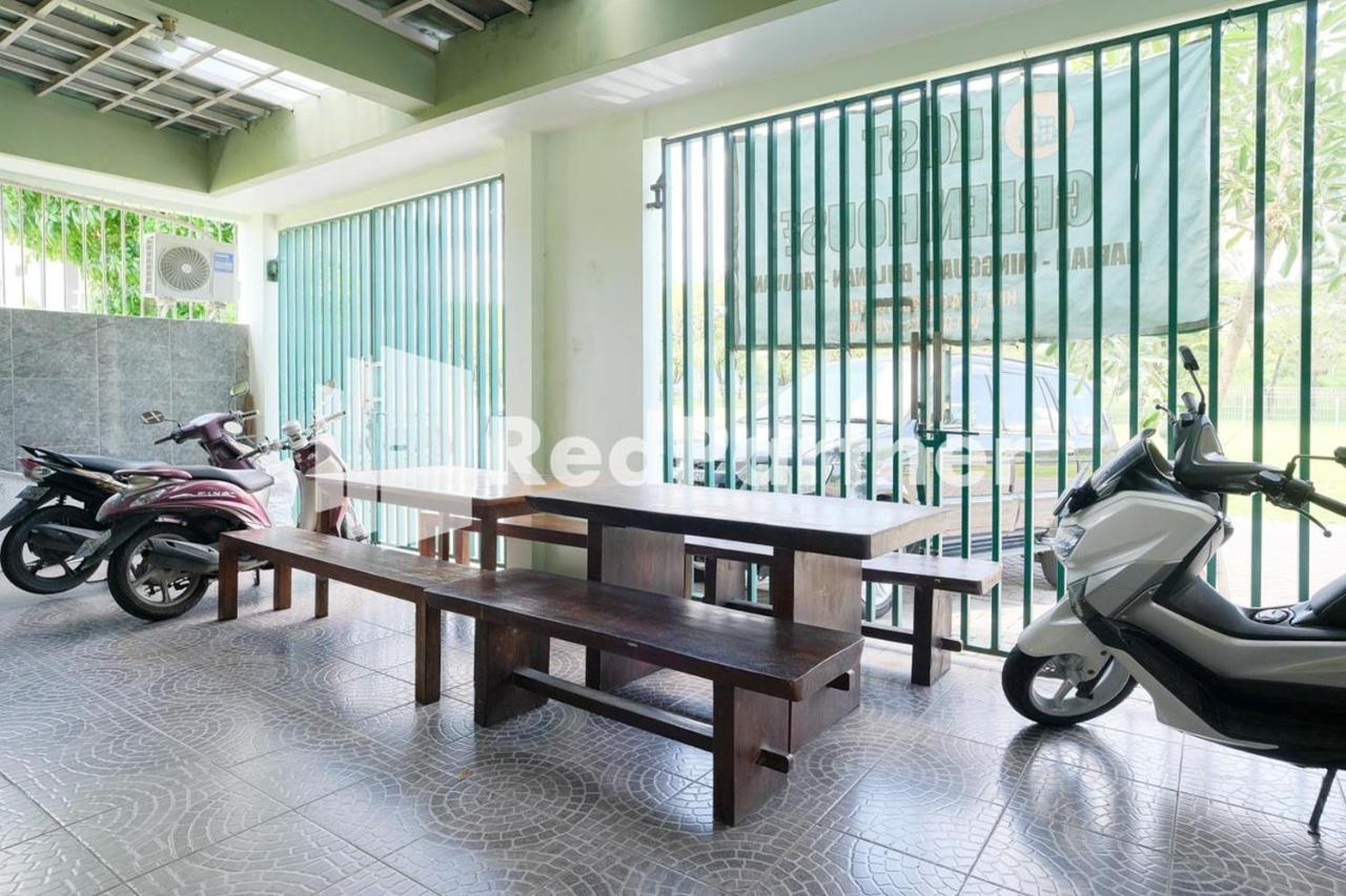 Pondok Hijau Syariah Mitra Reddoorz At Citraland スラバヤ エクステリア 写真