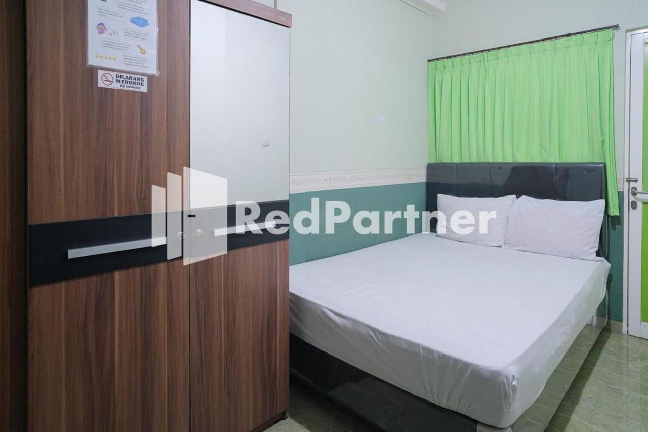 Pondok Hijau Syariah Mitra Reddoorz At Citraland スラバヤ エクステリア 写真