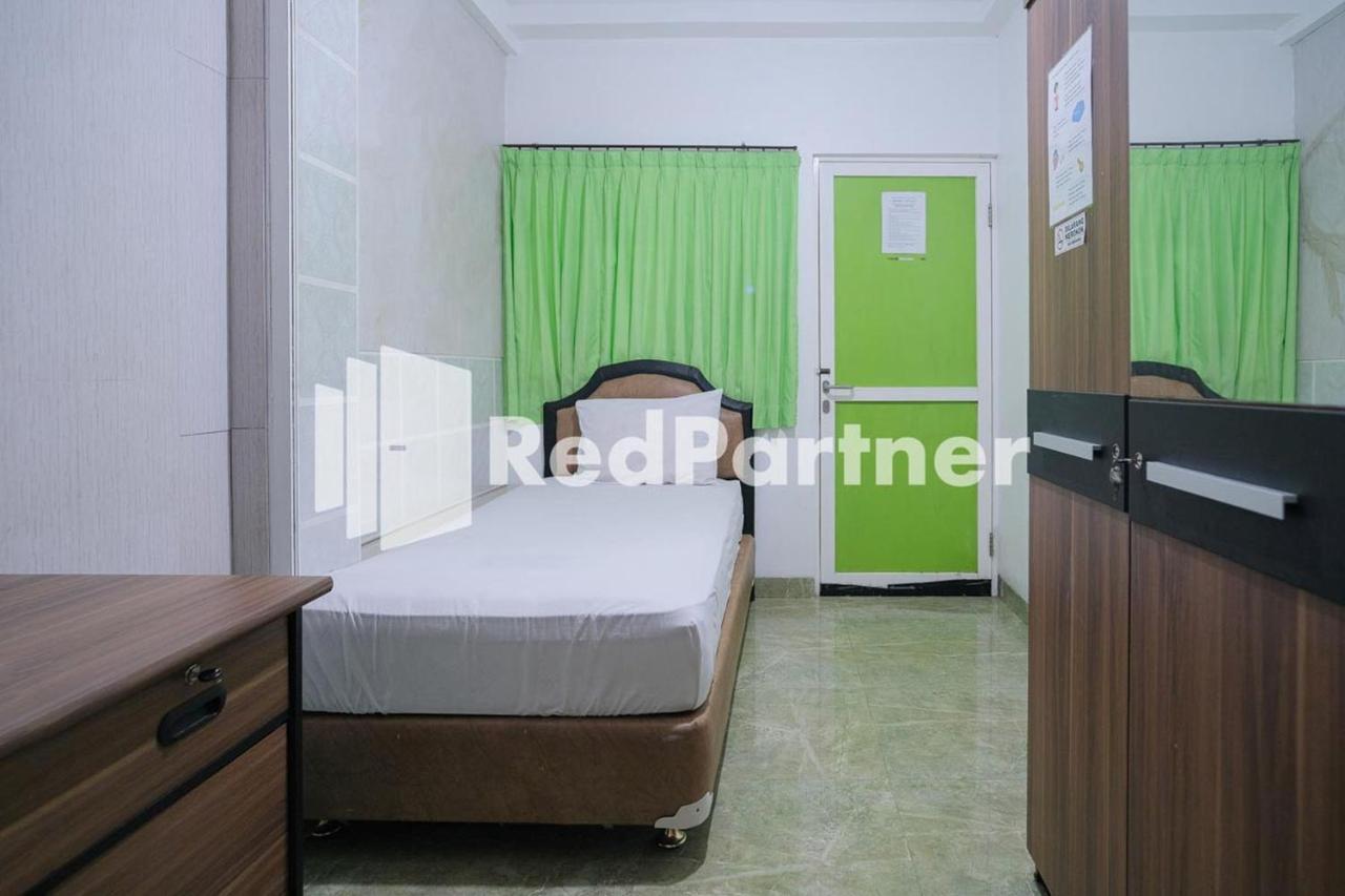 Pondok Hijau Syariah Mitra Reddoorz At Citraland スラバヤ エクステリア 写真
