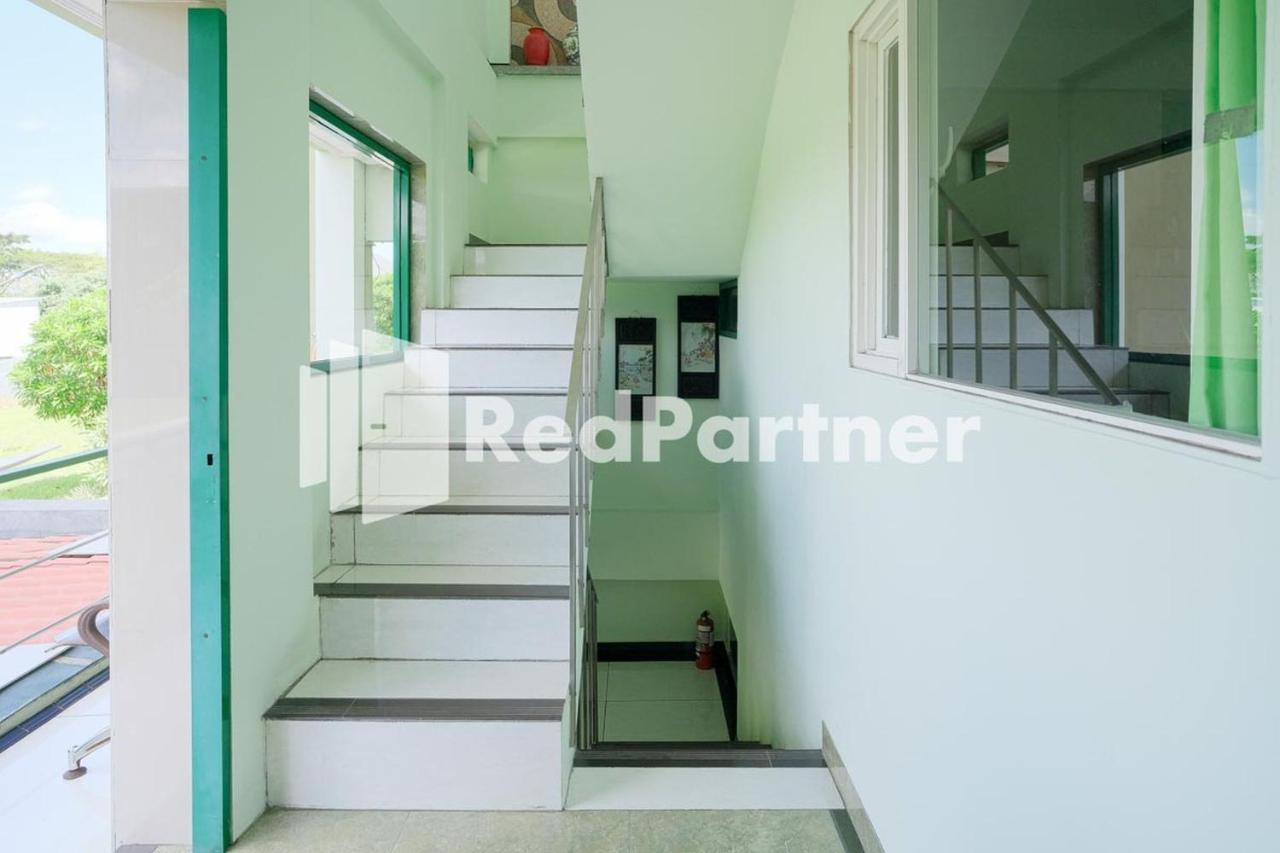 Pondok Hijau Syariah Mitra Reddoorz At Citraland スラバヤ エクステリア 写真