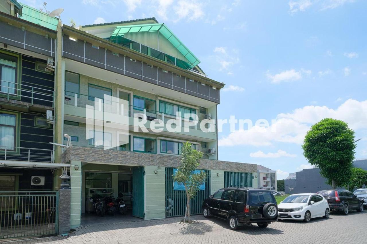 Pondok Hijau Syariah Mitra Reddoorz At Citraland スラバヤ エクステリア 写真